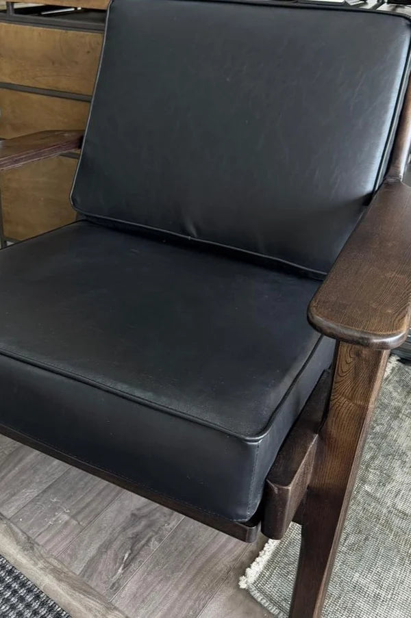 Ceba Lounge Chair (Faux Leather)